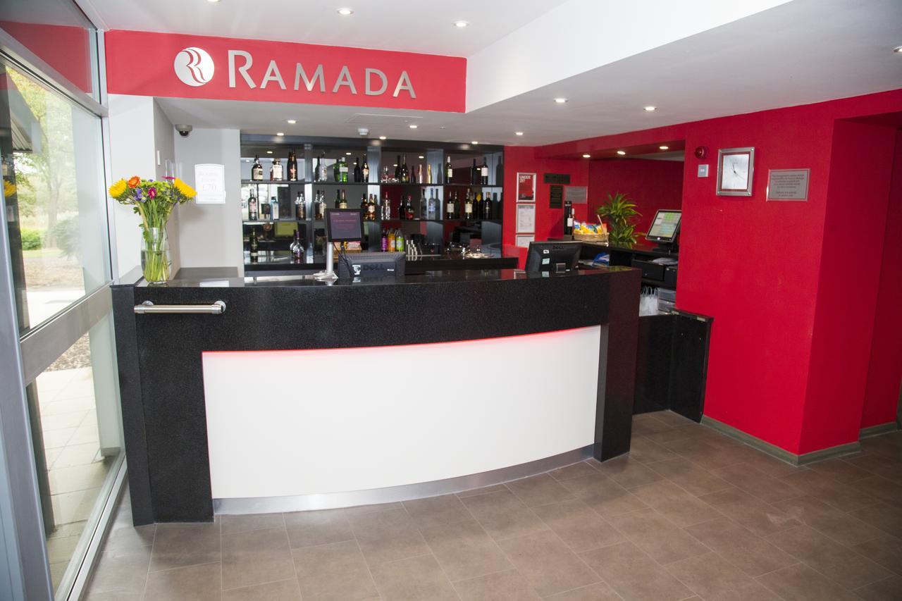 Ramada London South Mimms 호텔 포터스바 외부 사진